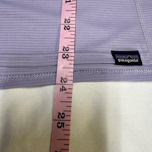 Patagonia Capilene Lightweight Crew Medium Lilac Purple Baselayer EUC - Picture 10 of 10